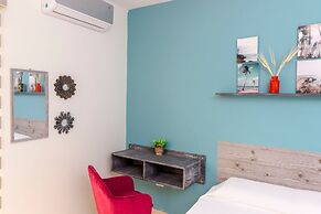 Breezy & Bright Full Apartment