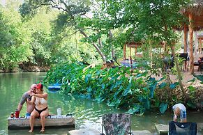 1 Son's Rio Cibolo - Birdhouse Cabin