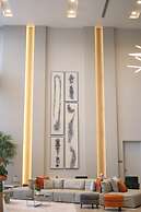 King Bed Full Service Apt