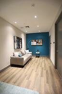 King Bed Full Service Apt