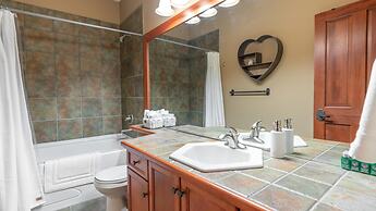 Mountain Time-spacious, Private Hot Tub,great View