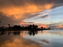 Copano Breeze 3 Bedroom Home by RedAwning