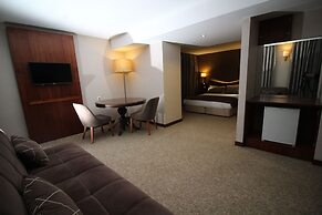 Vali Erdogan Konuk Evi Hitit Otel