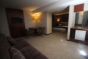 Vali Erdogan Konuk Evi Hitit Otel