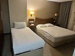 Vali Erdogan Konuk Evi Hitit Otel