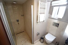 Vali Erdogan Konuk Evi Hitit Otel