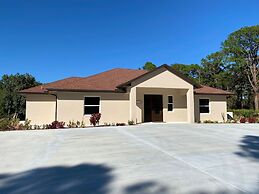 Suite Dreams Guesthouse aka Care Takeover Home