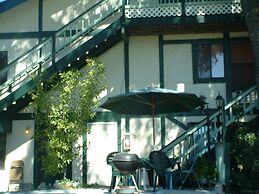 The 10th Green Inn