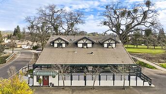The 10th Green Inn