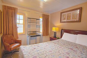 Sunflower Motel Hiawatha By OYO