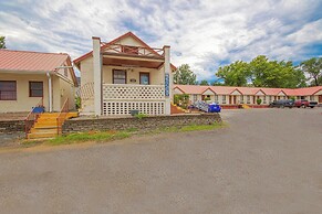 Sunflower Motel Hiawatha By OYO