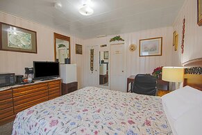 Sunflower Motel Hiawatha By OYO