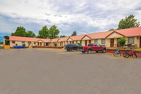 Sunflower Motel Hiawatha By OYO