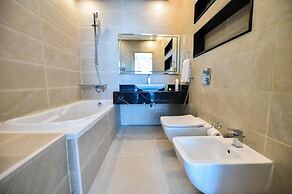 WATERFRONT HOTEL  APARTMENT