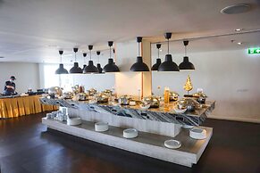 Away Bangkok Riverside Kene