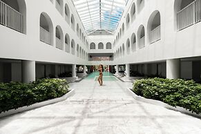 Away Bangkok Riverside Kene