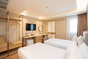 Away Bangkok Riverside Kene