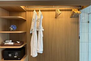 Away Bangkok Riverside Kene