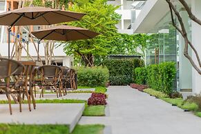 Away Bangkok Riverside Kene