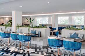 Away Bangkok Riverside Kene