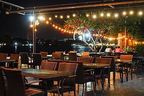 Away Bangkok Riverside Kene