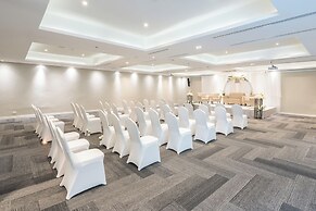 Away Bangkok Riverside Kene