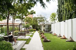 Away Bangkok Riverside Kene