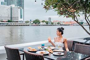 Away Bangkok Riverside Kene