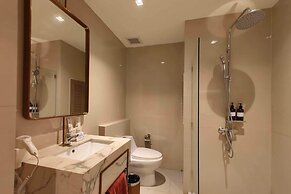 Away Bangkok Riverside Kene