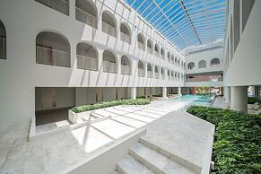 Away Bangkok Riverside Kene