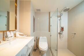 Away Bangkok Riverside Kene