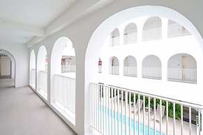 Away Bangkok Riverside Kene