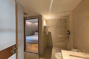 Away Bangkok Riverside Kene