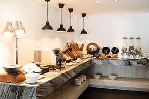 Away Bangkok Riverside Kene