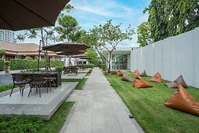 Away Bangkok Riverside Kene