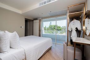 Away Bangkok Riverside Kene