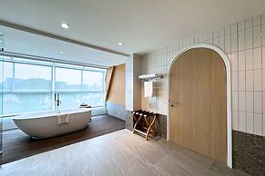 Away Bangkok Riverside Kene