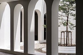 Away Bangkok Riverside Kene