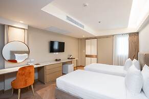 Away Bangkok Riverside Kene