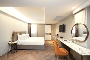 Away Bangkok Riverside Kene