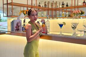 Away Bangkok Riverside Kene