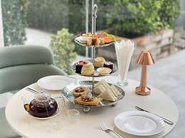 Away Bangkok Riverside Kene