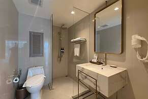 Away Bangkok Riverside Kene