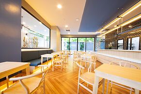 Golden Paradise Hotel