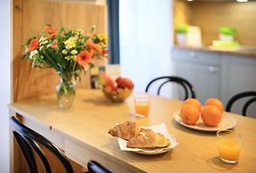 Jimmy's Apartments Dandelion