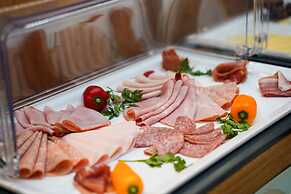 Jimmy's Apartments Dandelion