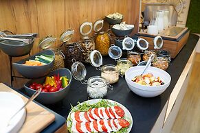 Jimmy's Apartments Dandelion