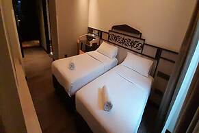 Lion Peak Hotel Hamilton