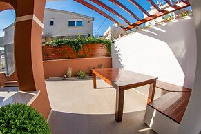 Luxury Apartment Eqanimity