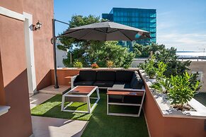 Luxury Apartment Eqanimity